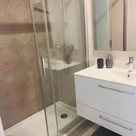 Modern Da Rocha, Apartment *